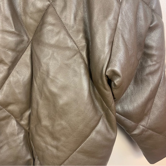 Abercrombie and Fitch Vegan Leather Puffer Quilted Jacket - Picture 15 of 16